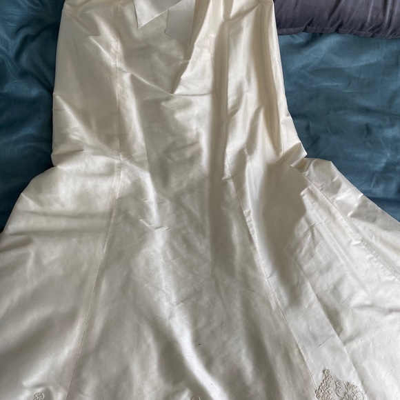 Paloma Blanca Ivory strapless wedding gown (#3854), size 14 - Picture 9 of 13